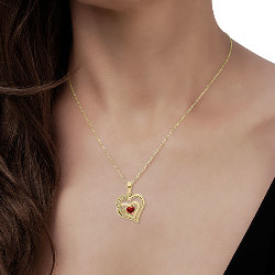 Collier forme Cœur en Or 375/1000 serti d'un Rubis taille Cœur